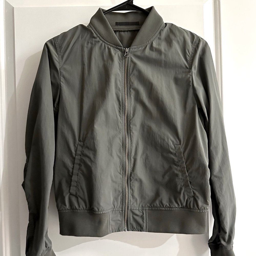 UNIQLO Women’s Bomber Jacket (XS)